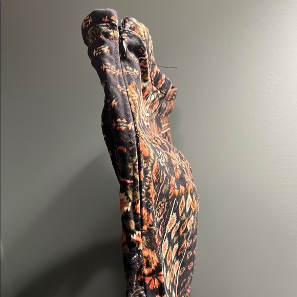 Hollister Black and Orange Mini Skirt with Geometric Design - Picture 5 of 10